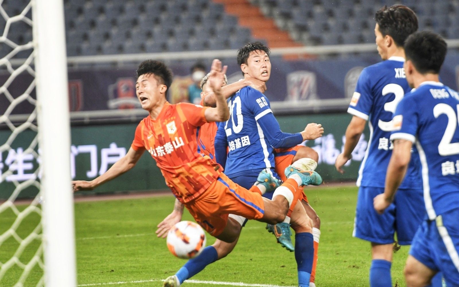 用数据与竞 用数据与竞