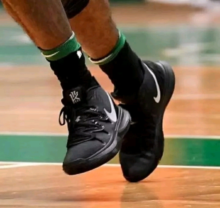 由此产生的 由此产生的